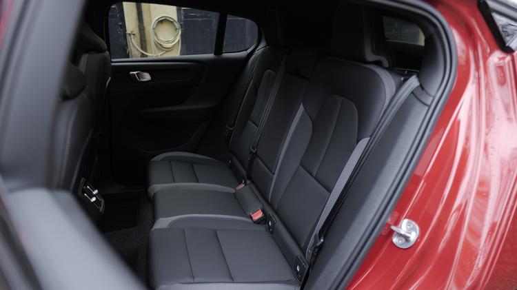 VOLVO EC40 ESTATE 175kW Plus 69kWh 5dr Auto